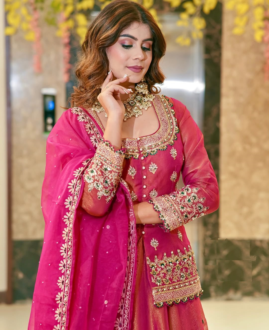 Luxurious Ethnic Lehenga Suit Set with Exquisite Embroidery