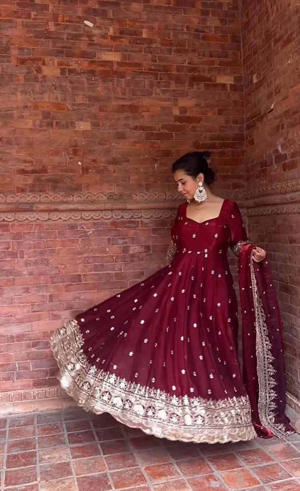 PRESENTING NEW DESIGNER ANARKALI SUIT IN TRENDY FANCY STYLE