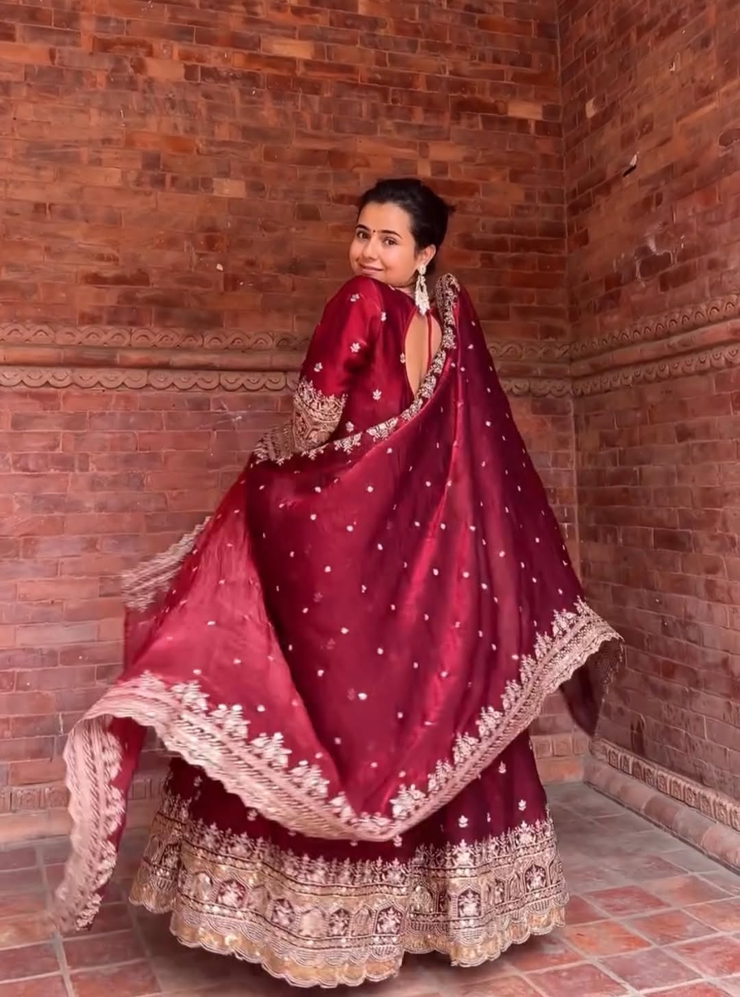 PRESENTING NEW DESIGNER ANARKALI SUIT IN TRENDY FANCY STYLE