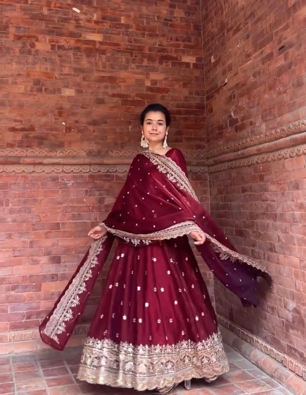 PRESENTING NEW DESIGNER ANARKALI SUIT IN TRENDY FANCY STYLE