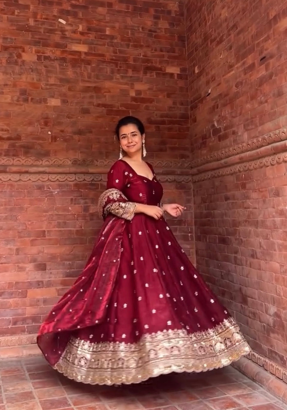 PRESENTING NEW DESIGNER ANARKALI SUIT IN TRENDY FANCY STYLE