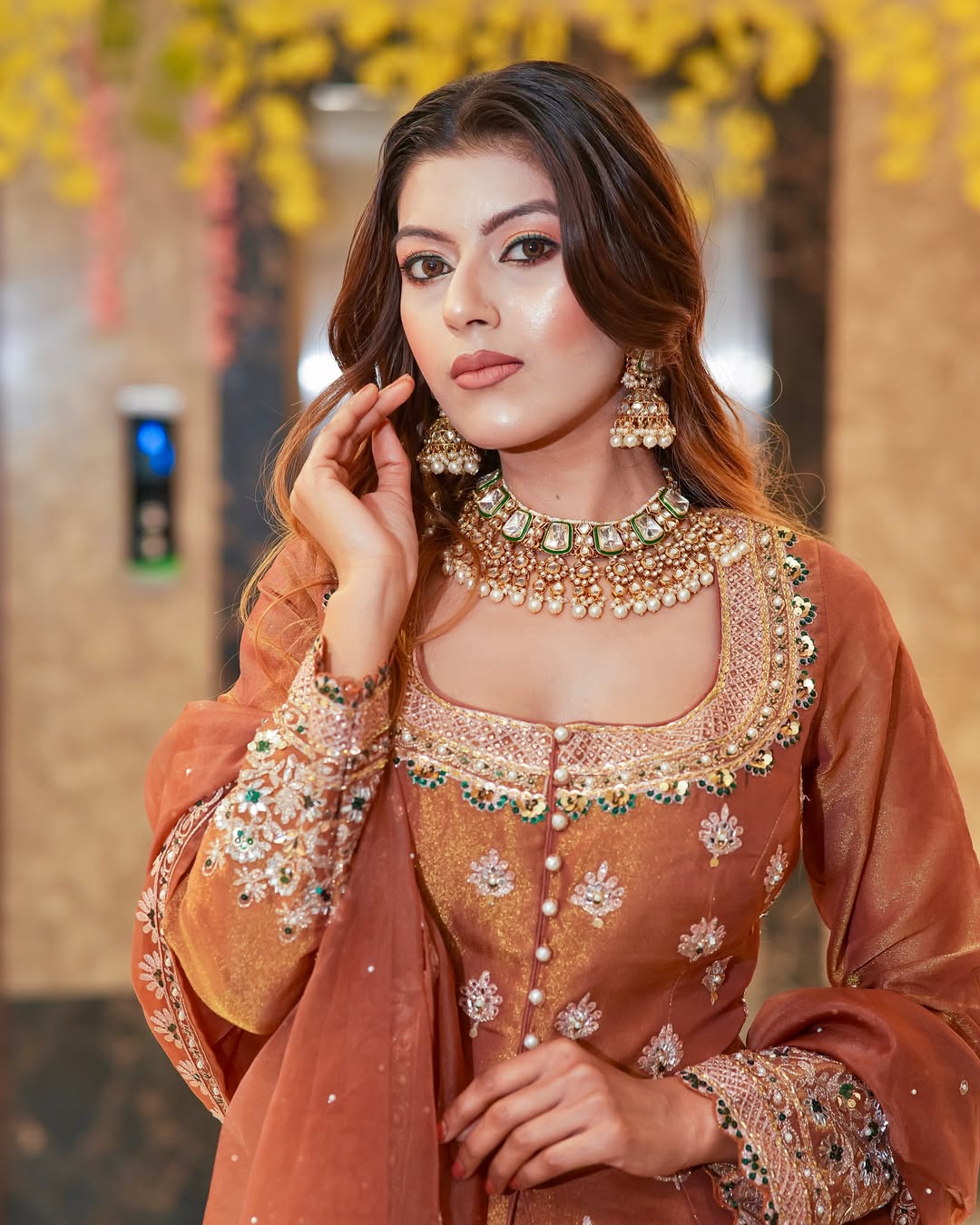 Luxurious Ethnic Lehenga Suit Set with Exquisite Embroidery